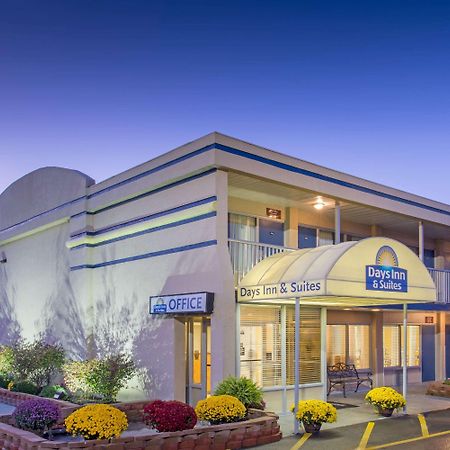 Days Inn & Suites By Wyndham Dayton North Extérieur photo