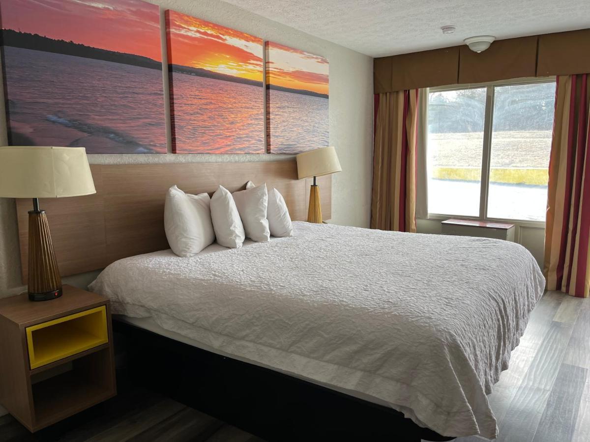 Days Inn & Suites By Wyndham Dayton North Extérieur photo