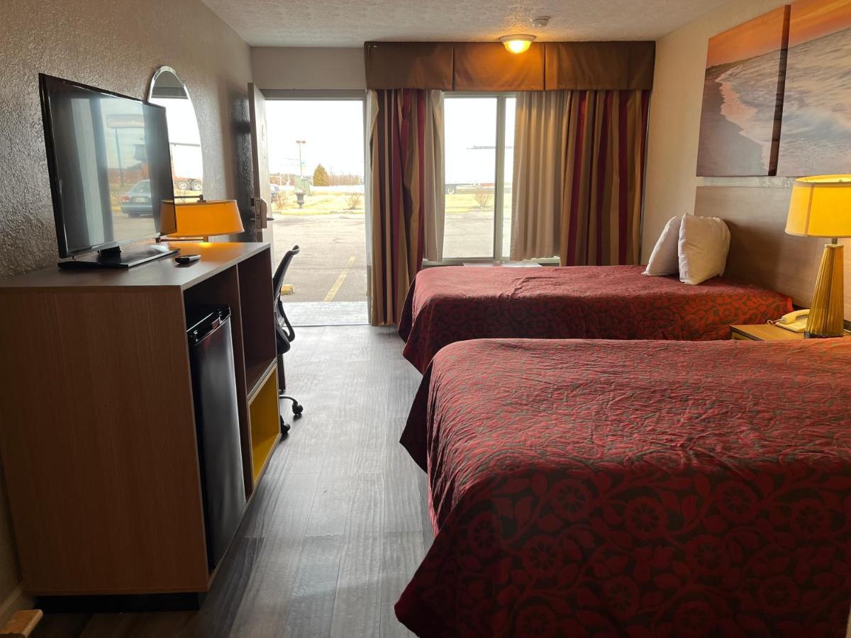 Days Inn & Suites By Wyndham Dayton North Extérieur photo