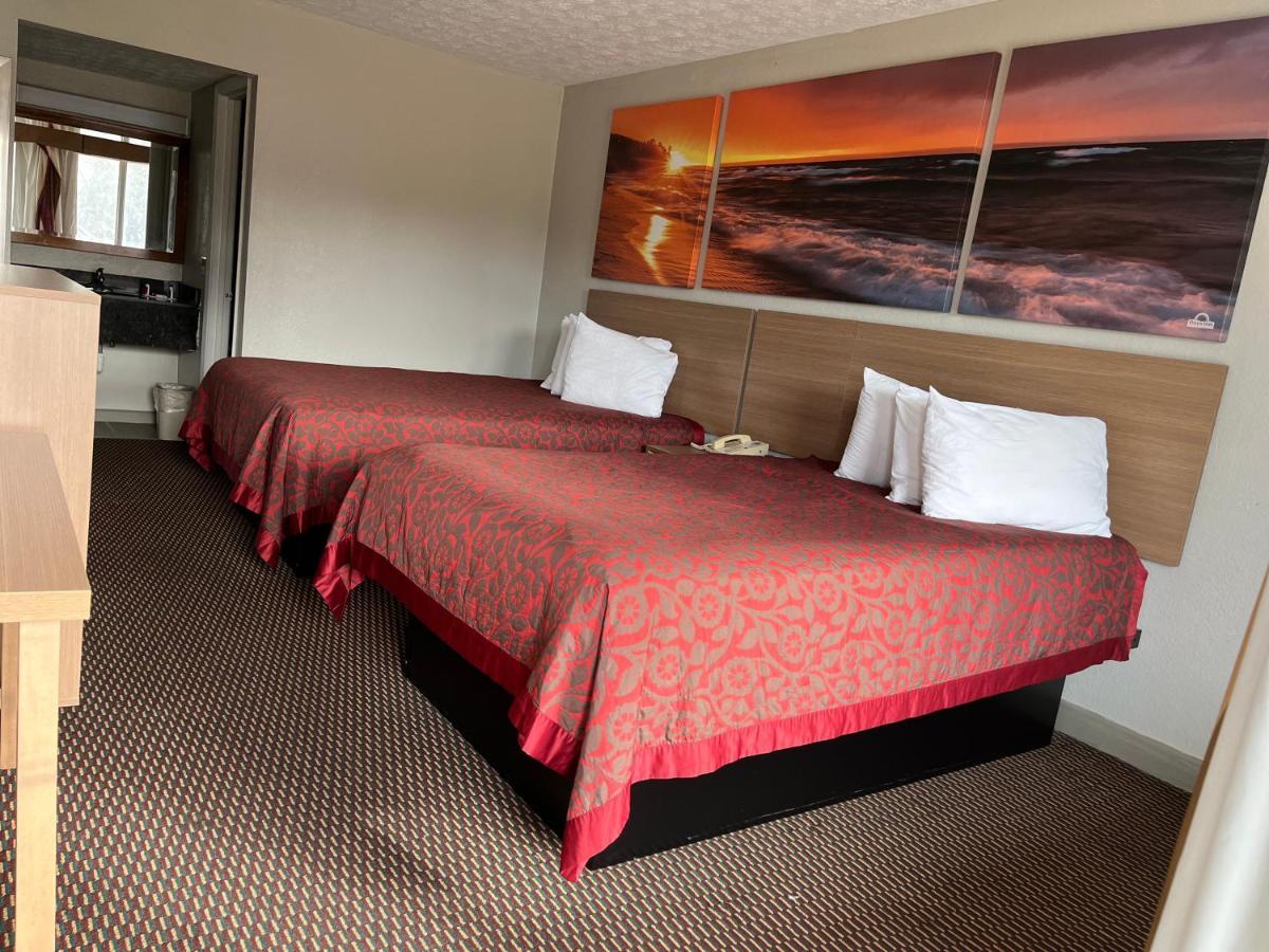 Days Inn & Suites By Wyndham Dayton North Extérieur photo