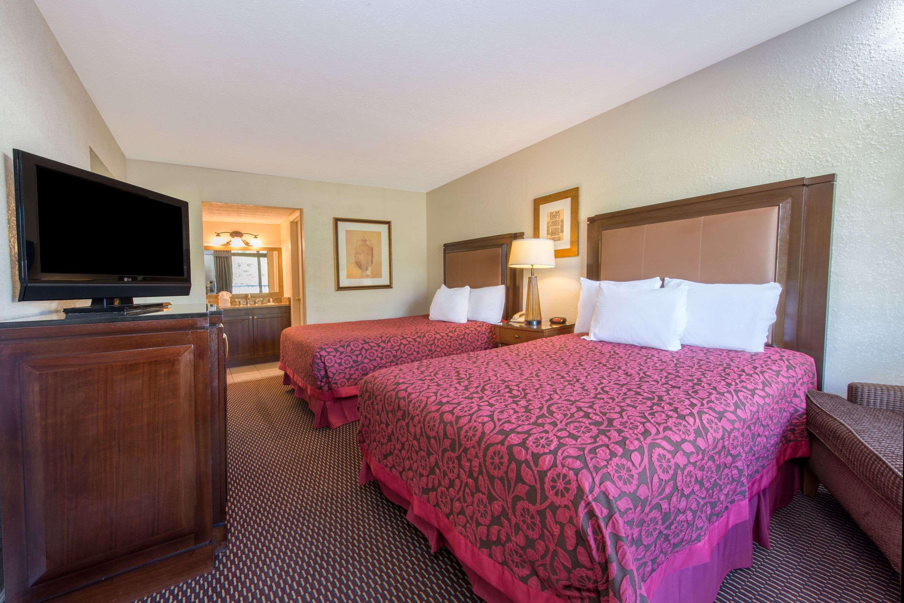 Days Inn & Suites By Wyndham Dayton North Extérieur photo